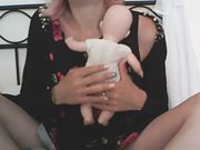 Lavinia Della Love - Gioco Col Bambolotto, Ruttando