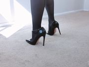 Young Goddess Kim - Pantyhose Privilege