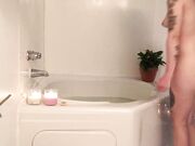 LilKittenLuna - Soapy Wet Bathtub Tease