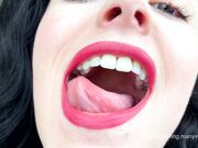 Molly Darling - Giantess Teases And Eats You Vore