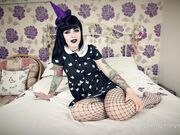 Molly Darling - Witch Puts A Spell On You