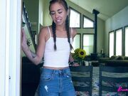 BrandiBraids - Lonely Housewife BrandiBraids Fucks The Delivery Guy