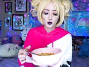KatSaysMeow - Blonde Topless Mukbang