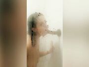 Larkin Love showerdildo