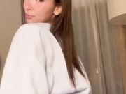 Ellie Leen - Do you like when I spread my pink pussy up close