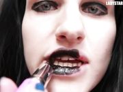 ELVIRA DE VOUR - BLACK ON MY LIPS