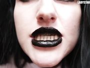 ELVIRA DE VOUR - BLACK ON MY LIPS