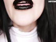 ELVIRA DE VOUR - BLACK ON MY LIPS