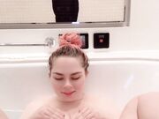 Linnea's Life - Bath Tease