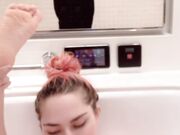 Linnea's Life - Bath Tease