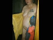 Tanja spielt sich am Kitzler