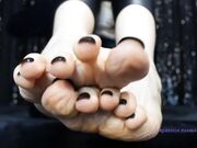 Rebecca Diamante Mesmerizing iridescent nails arabian foot worship