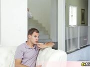 Sporty housewife wants to have a quickie