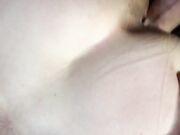 Bei der Arbeit erschöpft, auf dem Sofa aber zufrieden