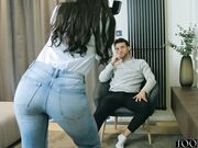 Photographer rides model's huge cock