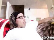 Strokies Zoey Portland catches and strokes a voyeur