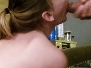 Deutsche MILF gibt Geburtstag Blowjob überrascht!