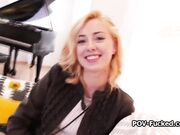 Smoking hot blonde is ready to do porn