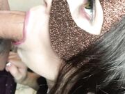 Tschechisch Brünette Babe in Maske gibt Pov Blowjob