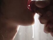 Close-up Amateur Teen Blowjob and Cumshot