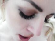 Chaotische Masturbationssession eines blonden deutschen Teenagers