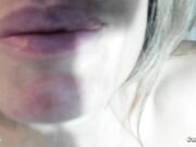 Horny Babe Makes Her Cunt Creamy