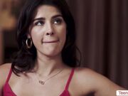 Back massage turns into a pussy licking session